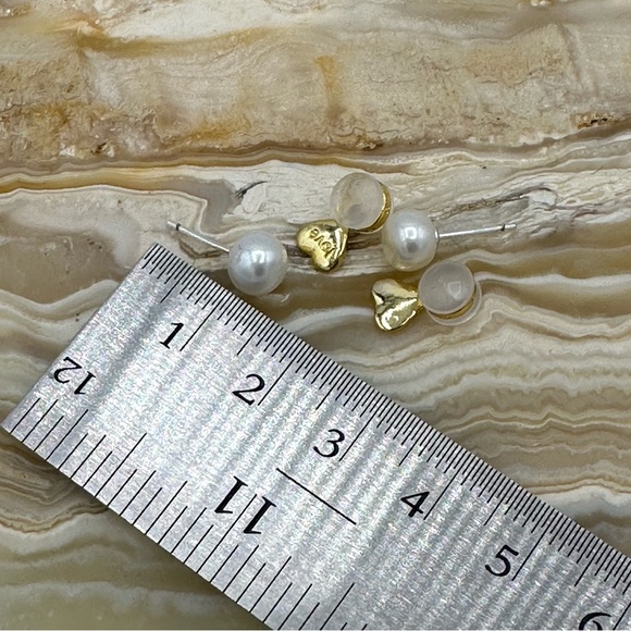 White stud earrings - Picture 8 of 16